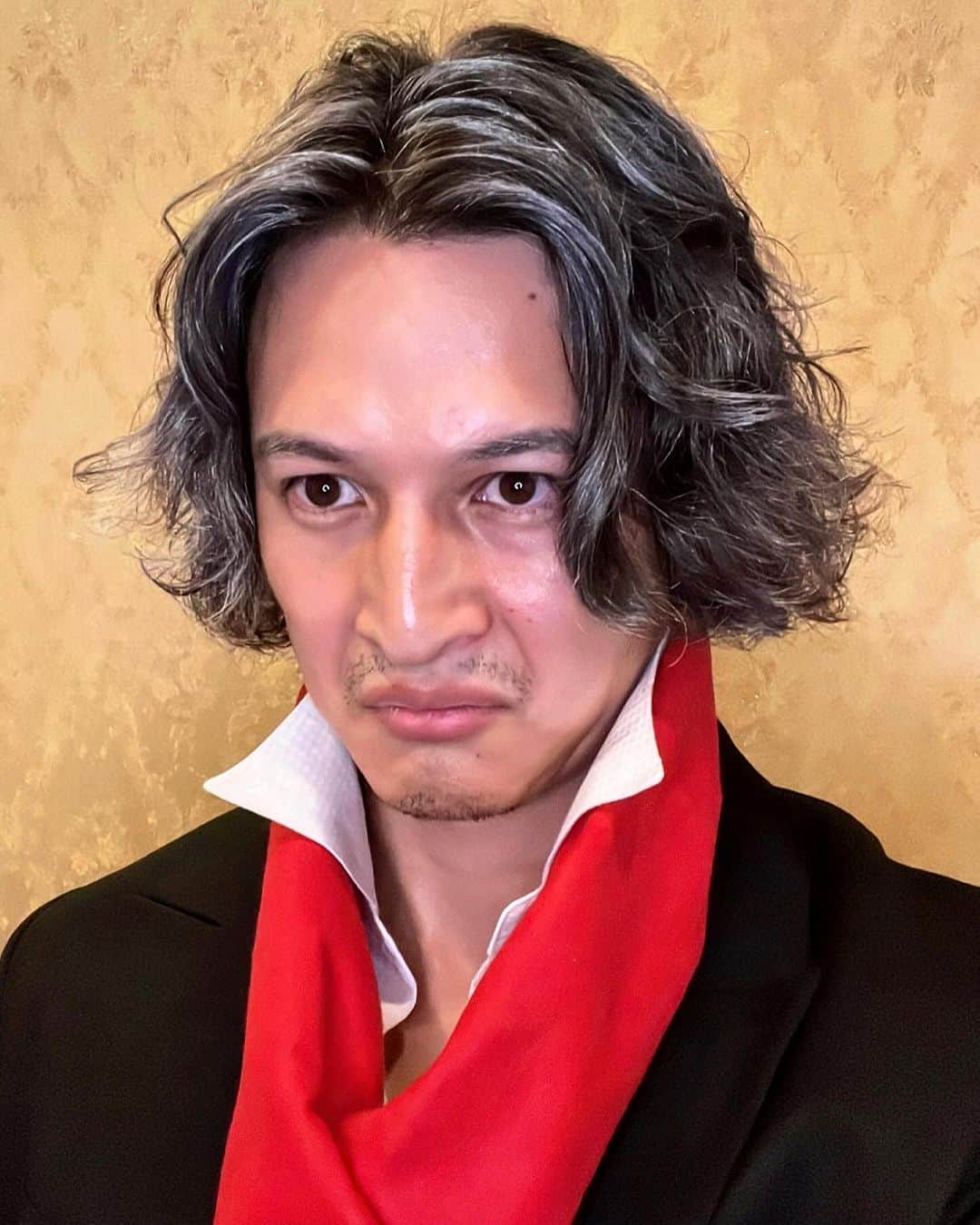 シュネルさんのインスタグラム写真 - (シュネルInstagram)「ハロウィーン配信ありがとうございました！  今年の仮装はベートーベンにしました^ ^  どう？似てますかね？笑  #ハロウィーン」10月31日 23時05分 - schnell_solidemo