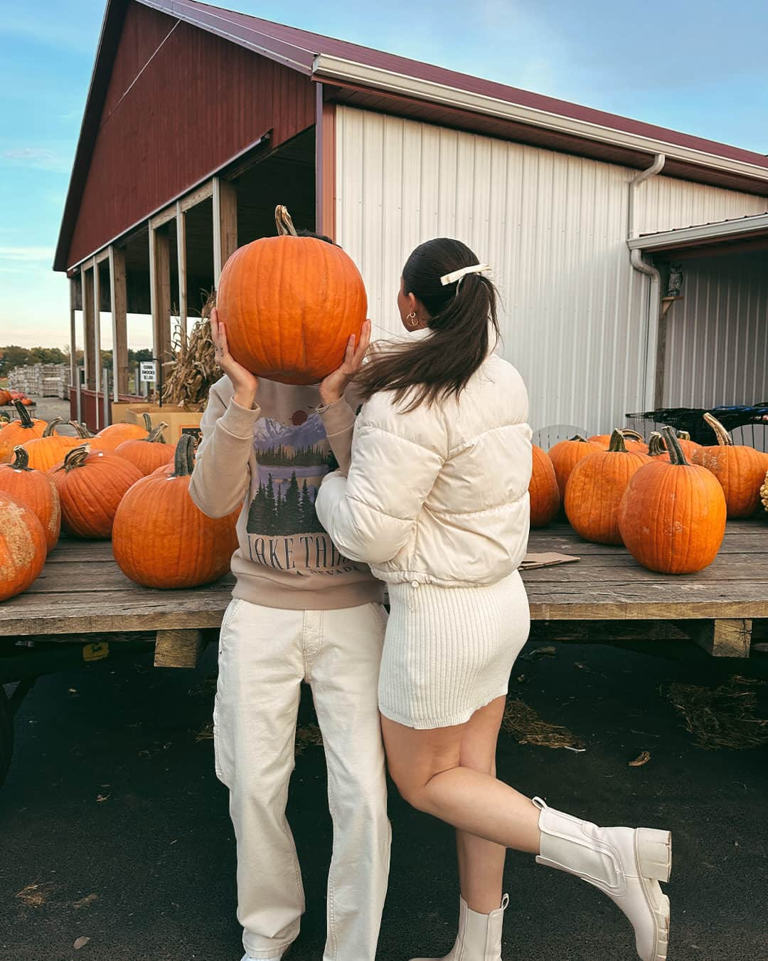 Hollister Co.のインスタグラム：「fall date idea: pumpkin patch 🎃🍂」