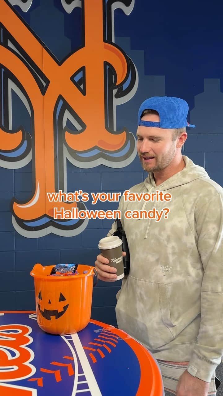 ニューヨーク・メッツのインスタグラム：「What’s your favorite Halloween candy? 🍬🍫  #halloween #halloweencandy #trickortreat #questionoftheday」