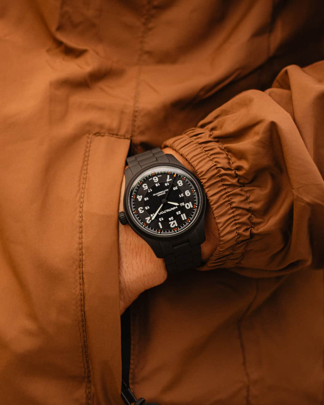 Hamilton Watchのインスタグラム：「Lightweight and functional, the Khaki Field Titanium is a reliable companion for whatever adventure you pursue.  #hamiltonwatch #new #watch #watchoftheday  (Ref H70665130)」