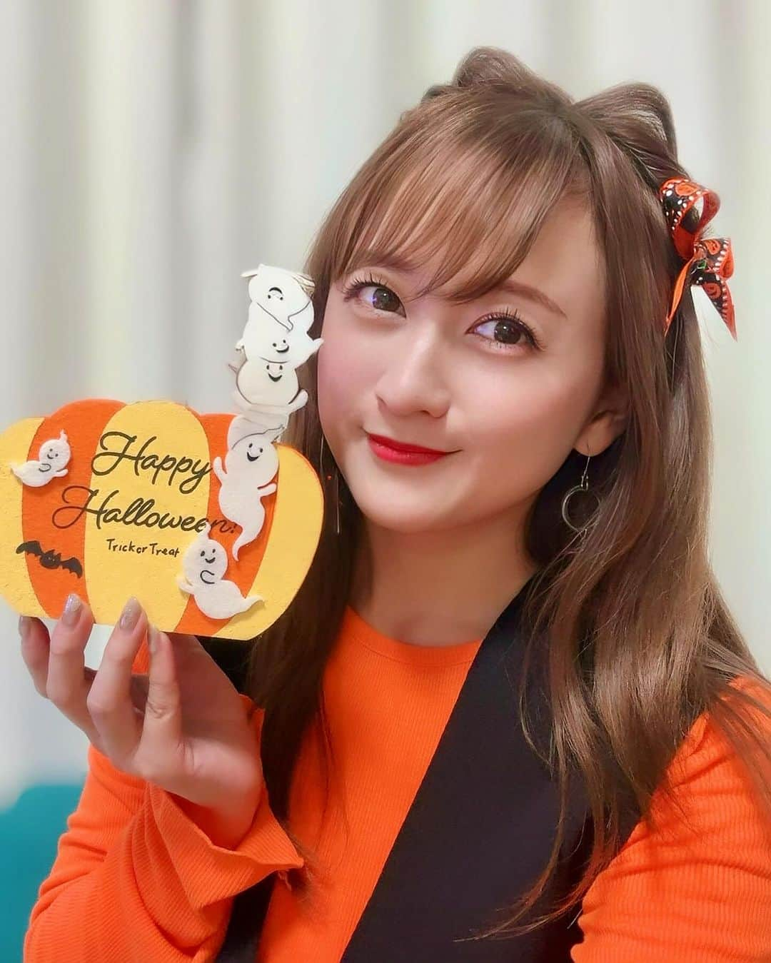 小松彩夏さんのインスタグラム写真 - (小松彩夏Instagram)「⁡ 👻🎃Happy Halloween🎃👻 ⁡ ⁡ 今日のオープンレック生配信 ⁡ 見てくださったみなさん ありがとうございました☺️❤️ ⁡ 久しぶりにまったりゆっくりみんなと話せて楽しかったです❣️ ⁡ みんなはどんなハロウィンでしたか👻？❤️ ⁡ ⁡ アーカイブご視聴・サブスク・ディスコードの 登録はこちらから💁‍♀️↓ https://www.openrec.tv/m/subscription/user/komatu_ayaka ⁡ #ハロウィン #ハッピーハロウィン #🎃 #👻」10月31日 23時00分 - official_ayaka_502