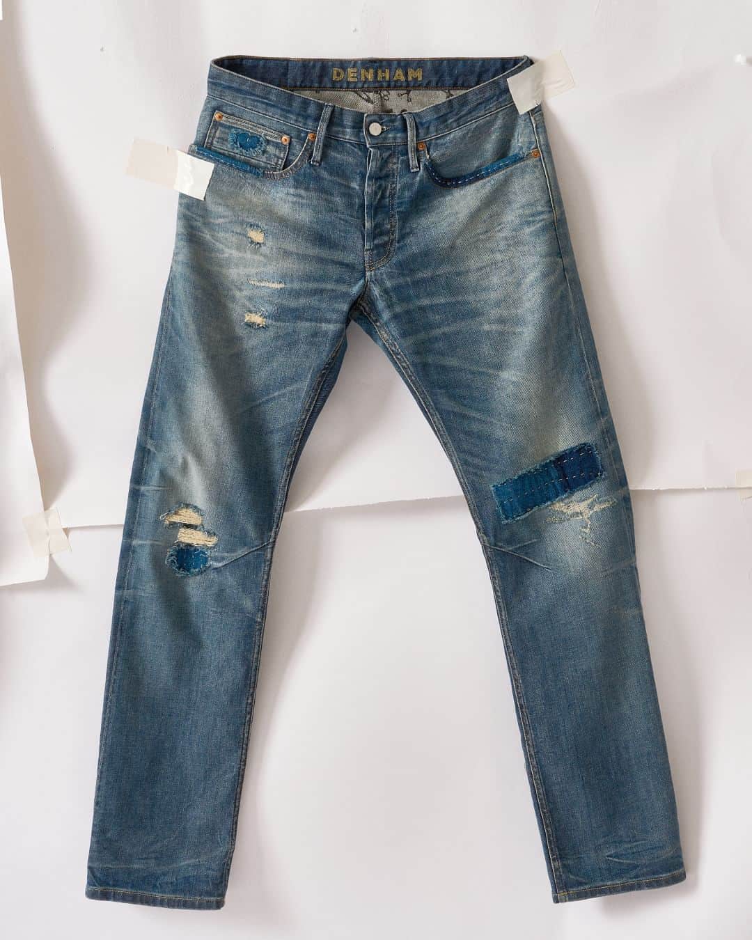 デンハムのインスタグラム：「In 2008, I worn-in my very first DENHAM jeans - the GRADE. I put much love into this pair, fixing them up with patches, sashiko stitching, and boro. Now, to mark 15 amazing years with DENHAM, we've crafted a stunning replica of that special pair. Swipe to take a peek at the OG GRADE.」