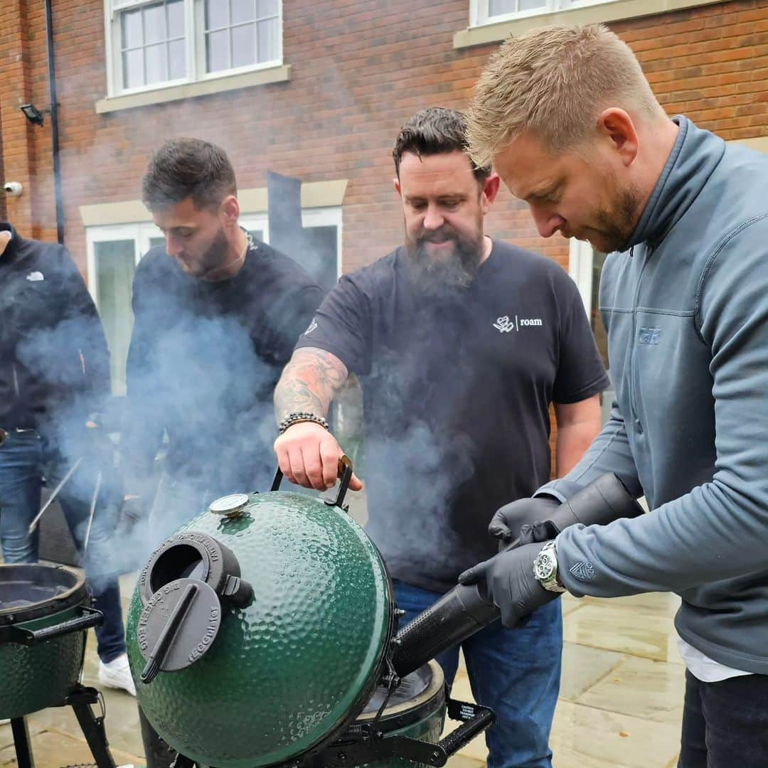 ジョエル・ワードさんのインスタグラム写真 - (ジョエル・ワードInstagram)「Another amazing @biggreenegguk class this weekend with a great group of people, thank you @joelward2 for having us over for your #birthday celebrations.  . . . . #bge #cpfc #BBQ #cookeryclass #cookingwithfire #walterroseandson #alfrescodining #defender #birthday #food」10月31日 23時01分 - joelward2