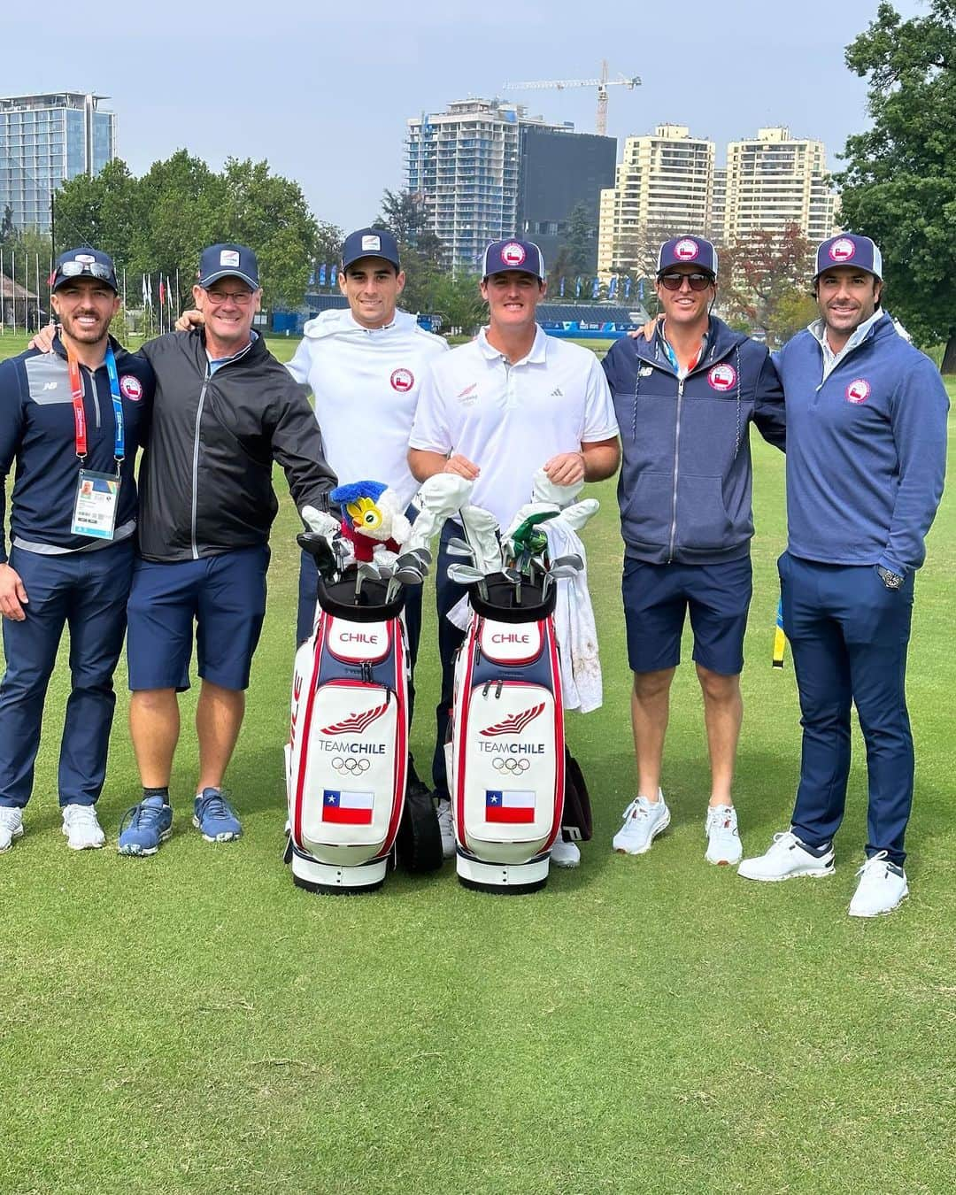 ホアキン・ニーマンさんのインスタグラム写真 - (ホアキン・ニーマンInstagram)「Vamos Chile 🇨🇱   @teamchile_coch」10月31日 23時02分 - joaco_niemann