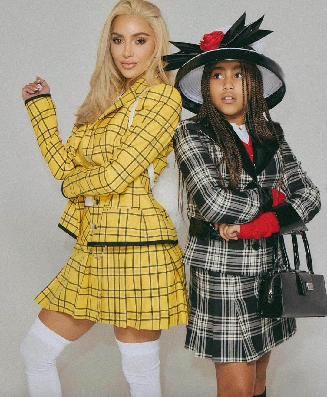 ELLE Magazineさんのインスタグラム写真 - (ELLE MagazineInstagram)「Halloween has arrived. 🎃 Tap the link in bio to see the best celeb costumes so far.   Photos: Getty Images, #regram @kimkardashian @hallebailey」10月31日 23時02分 - elleusa