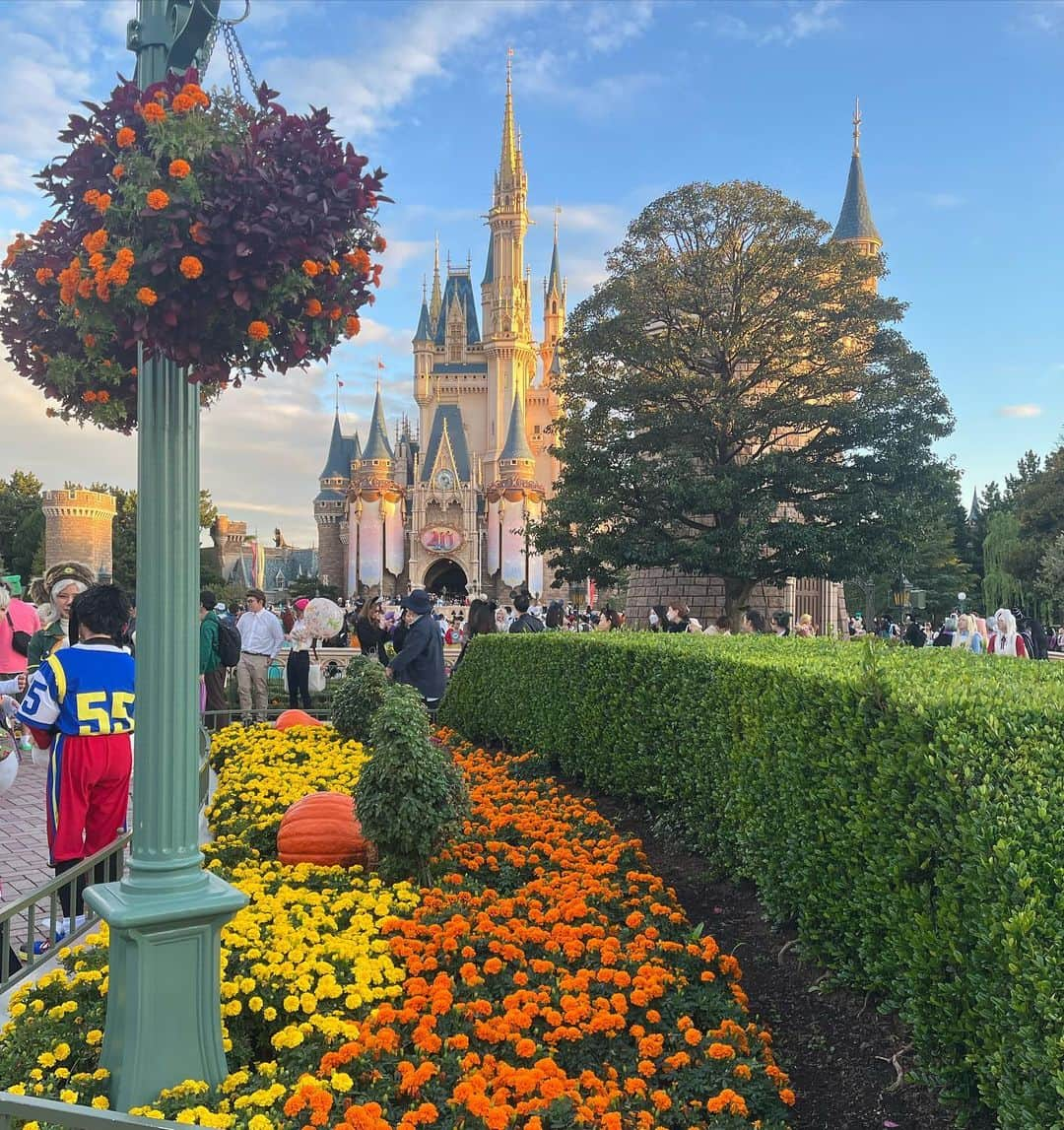 結城モエさんのインスタグラム写真 - (結城モエInstagram)「HappyHalloween🎃💕 家族大集合でディズニーハロウィンを先日、 楽しんできました✌️❤️‍🔥」10月31日 23時03分 - moe_yuki_