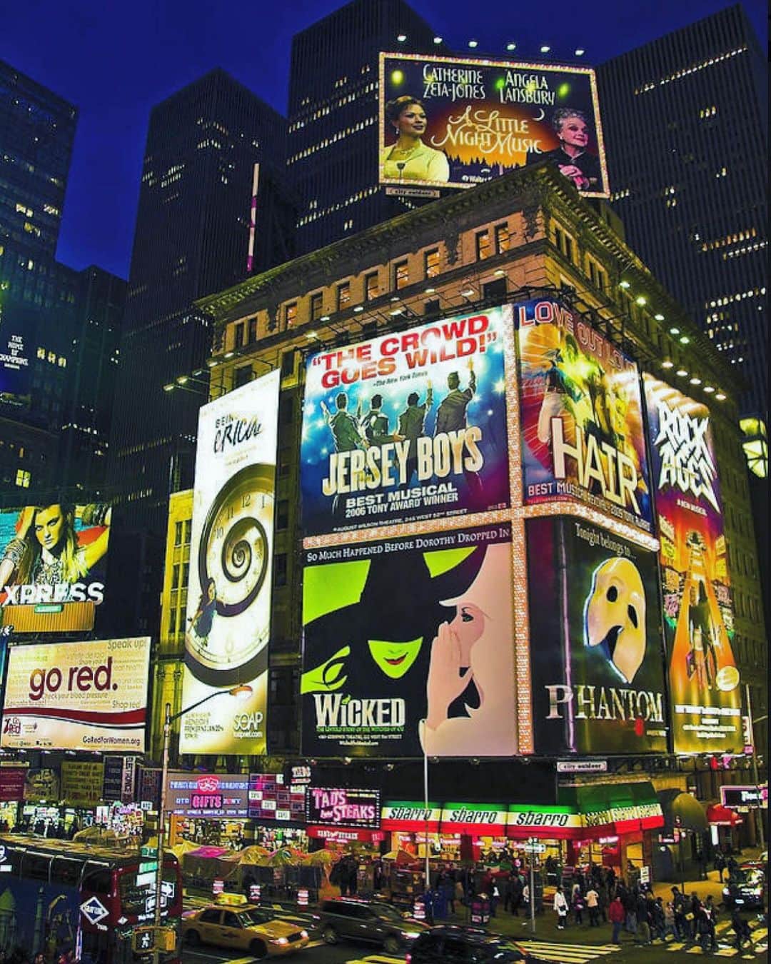 MARIさんのインスタグラム写真 - (MARIInstagram)「Broadway week🫶🗽✨  姉妹もなかなか忙しくて 一緒に観光できない、、てことで 1人で行きたいところ観光してきたよ✍️  1人でも楽しめるロケーションが豊富🗽 Broadway week楽しんできたよ✨🫶  #broadwaymusicals  #newyork」10月31日 23時03分 - lovexxy0