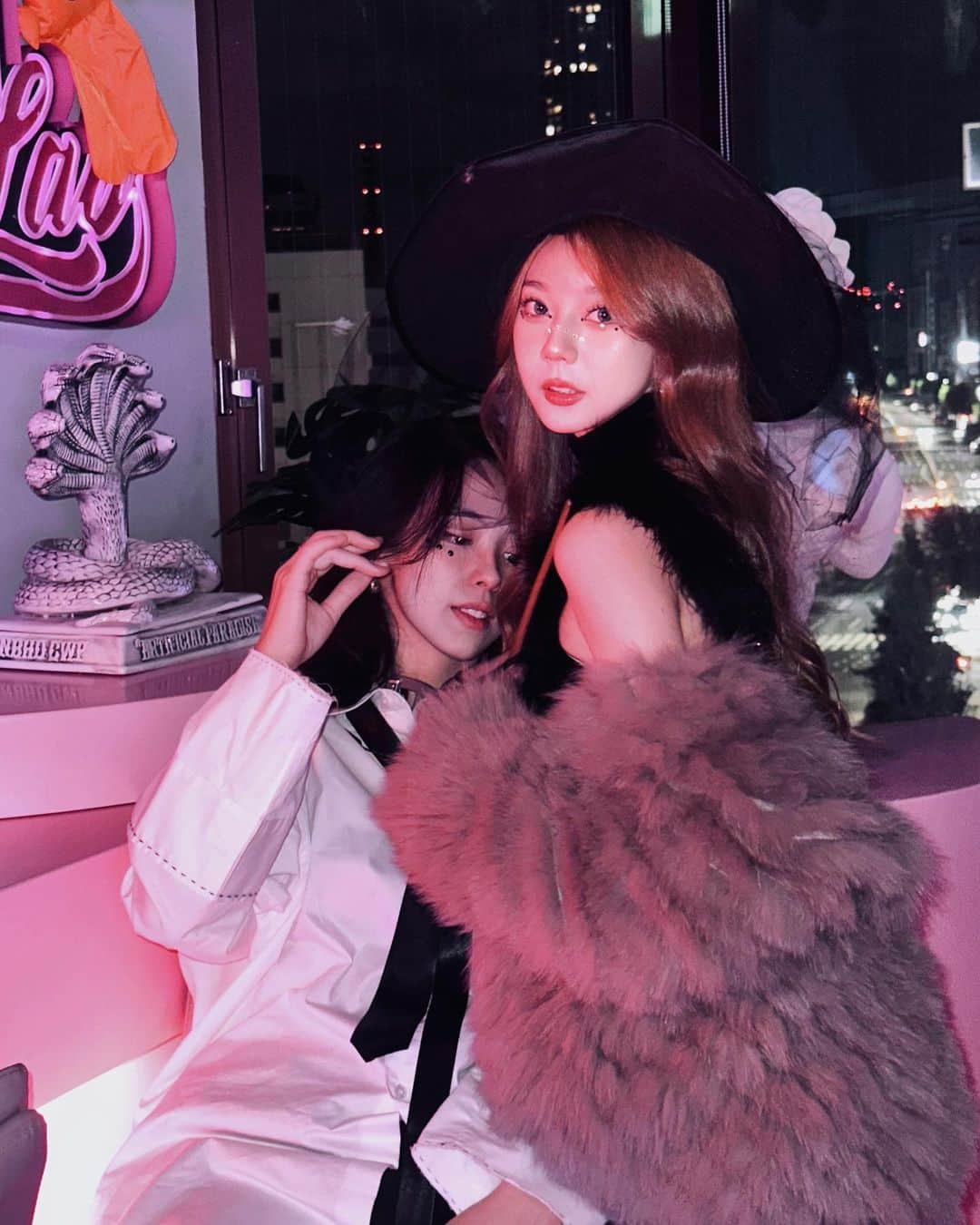 王依君さんのインスタグラム写真 - (王依君Instagram)「👭🎃 #helloween #ハロウィン」10月31日 23時13分 - sandystrawberry_