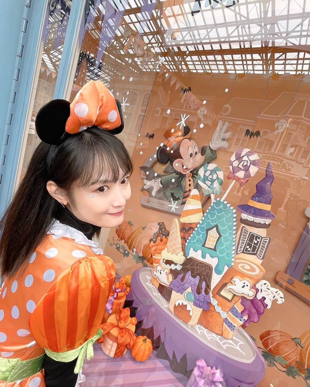 下垣真香さんのインスタグラム写真 - (下垣真香Instagram)「𓂃 Trick or Treat 🎃👻🍭  @chapon_930 @tokyodisneyresort_official  #ディズニー #ディズニーランド #東京ディズニーリゾート #ハロウィン #Dハロ #ミニー #パンプキン #仮装 #親友 #disney #disneyland #tokyodisneyresort #halloween #disneyhalloween #minnie #pumpkin #bestfriend」10月31日 23時13分 - madoka_shimogaki