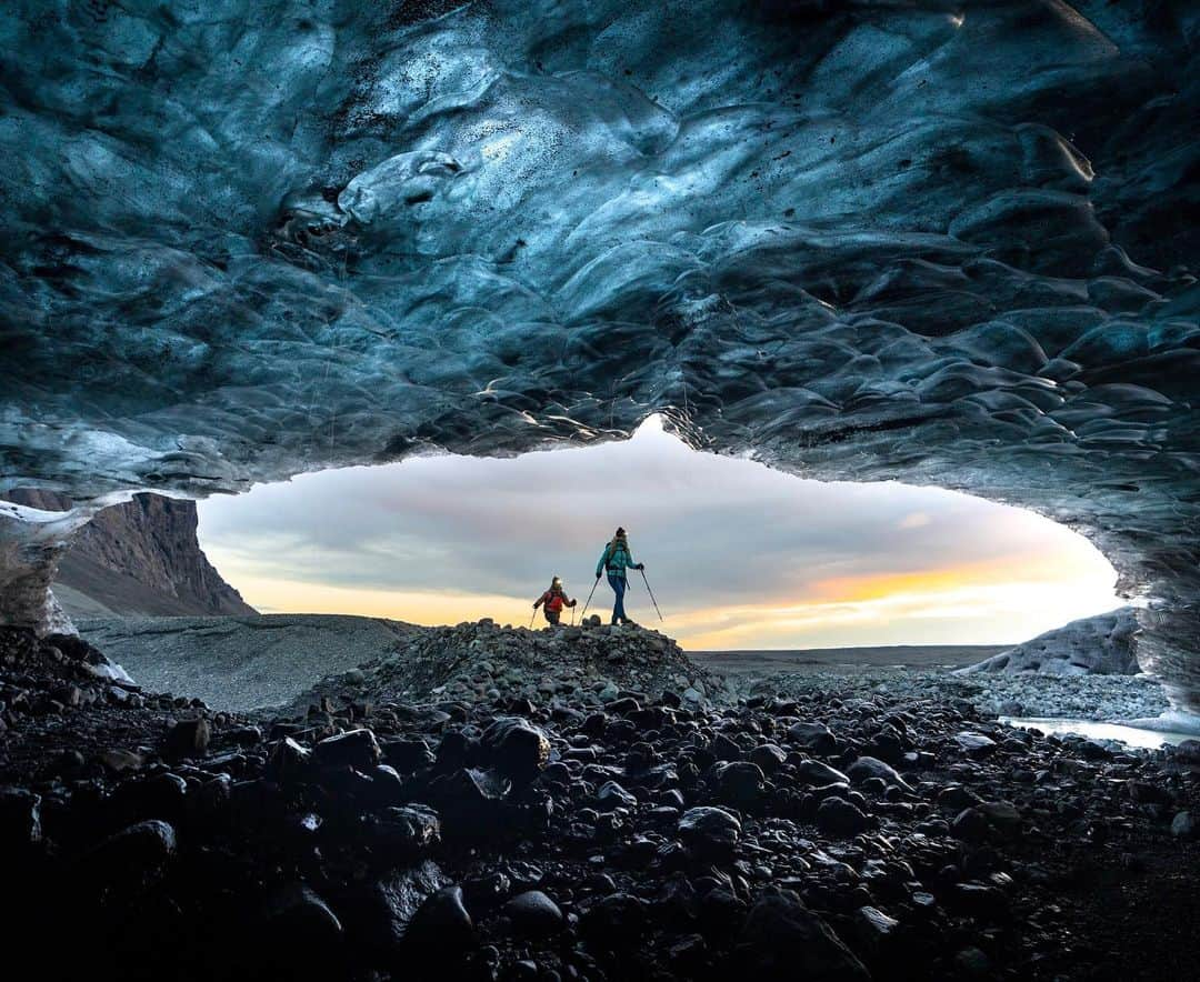 クリス・バーカードのインスタグラム：「Just a few spots left for my Iceland One Day Intensive Workshops in November & December!   What is shown in the first slide? Two hikers exploring one of Iceland’s beautiful ice caves - shot on an assignment for @blackdiamond for their fall/winter catalog showing their new waterproof shell and light weight headlamps.  We had creative calls before the shoot, planning out each location, sourcing talent that fit with the brand’s ethos, sizing the equipment, planning the time of day, finding a guide service to bring us to the right place. Then composing the shot while on the job and directing the models to be positioned in the right frame…. Then ingesting the images, editing, delivering, and helping black Diamond promote the campaign upon release almost a year later. These are the types of truly necessary skills you have to learn to be a successful freelance photographer… exactly what I’ll be covering in these workshops along with a ton more. Bring any and all of your best questions & a notebook… excited to see you all there  Link in bio」