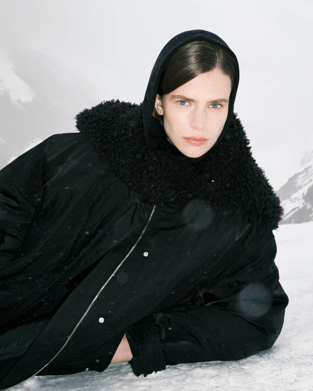 フィリッパコーのインスタグラム：「Stay warm in classic #FilippaK outerwear you can return to every winter ahead. Discover the pieces in store and at filippa-k.com.  Photographed by @thomasjansson2 Model @helena.muehlberger」