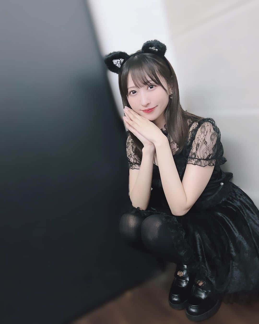 小桃音まいさんのインスタグラム写真 - (小桃音まいInstagram)「🐈‍⬛🖤  𓂃 𝕙𝕒𝕡𝕡𝕪  𝕙𝕒𝕝𝕝𝕠𝕨𝕖𝕖𝕟‪ 𓂃  今年は黒猫になりました 似合ってますか？🩶」10月31日 23時10分 - kotonemai0824