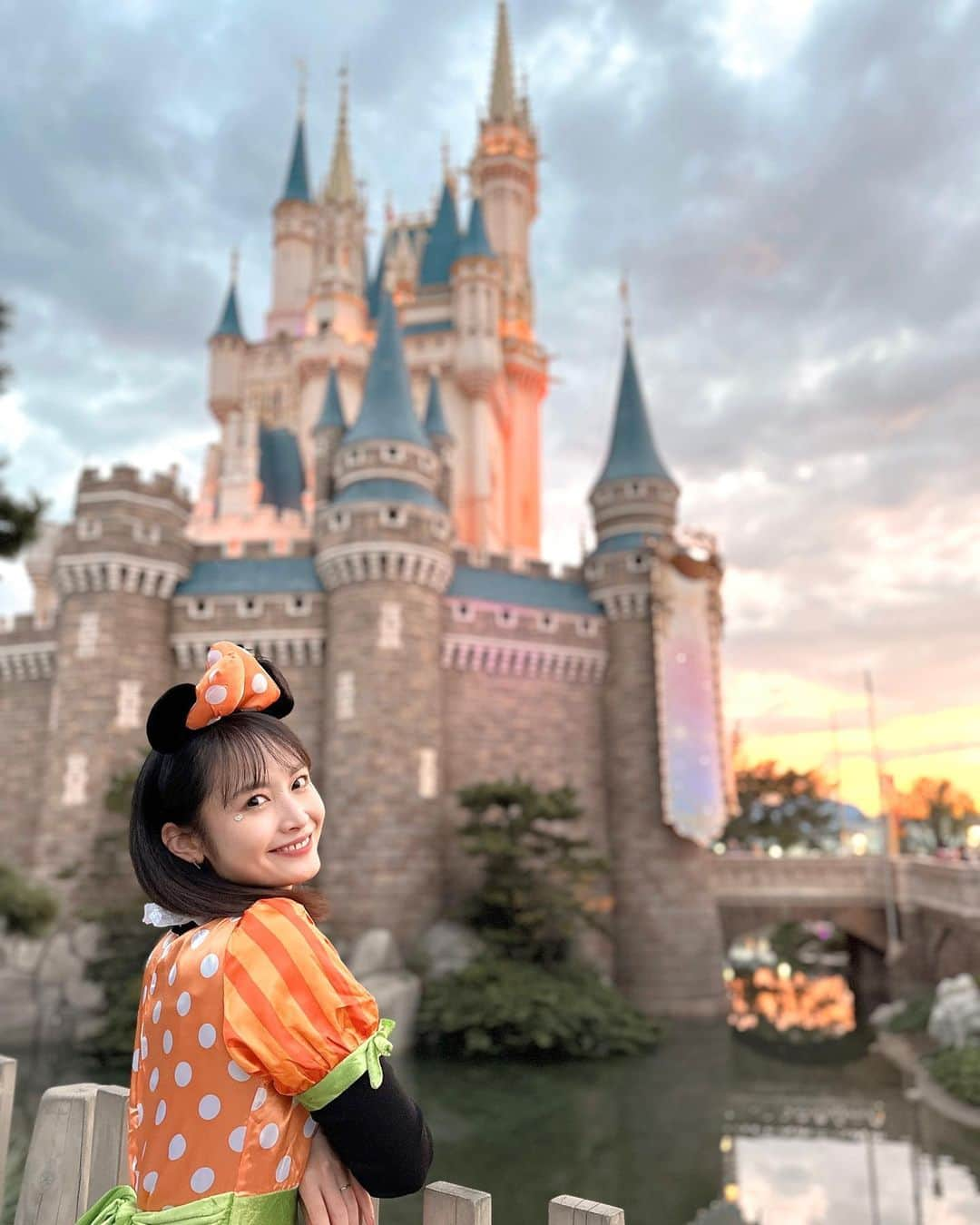 下垣真香さんのインスタグラム写真 - (下垣真香Instagram)「𓂃 パンプキンミニー🎃🧡 ⁡ ⁡ @chapon_930 @tokyodisneyresort_official  #ディズニー #ディズニーランド #東京ディズニーリゾート #ハロウィン #Dハロ #ミニー #パンプキン #仮装 #親友 #disney #disneyland #tokyodisneyresort #halloween #disneyhalloween #minnie #pumpkin #bestfriend」10月31日 23時19分 - madoka_shimogaki