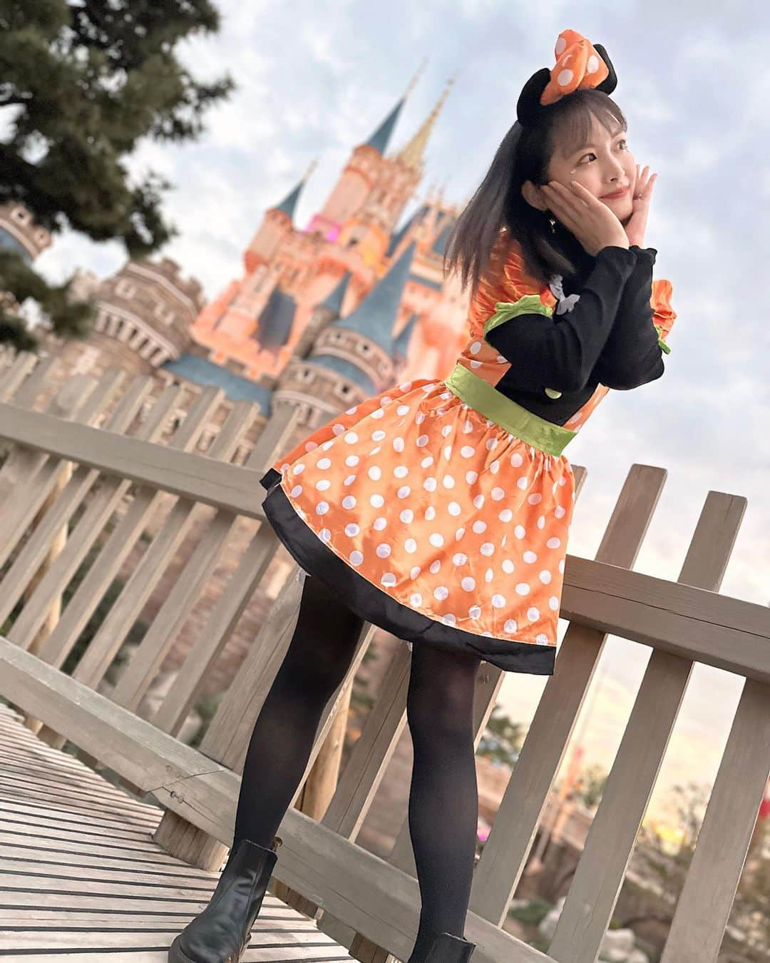 下垣真香さんのインスタグラム写真 - (下垣真香Instagram)「𓂃 パンプキンミニー🎃🧡 ⁡ ⁡ @chapon_930 @tokyodisneyresort_official  #ディズニー #ディズニーランド #東京ディズニーリゾート #ハロウィン #Dハロ #ミニー #パンプキン #仮装 #親友 #disney #disneyland #tokyodisneyresort #halloween #disneyhalloween #minnie #pumpkin #bestfriend」10月31日 23時19分 - madoka_shimogaki