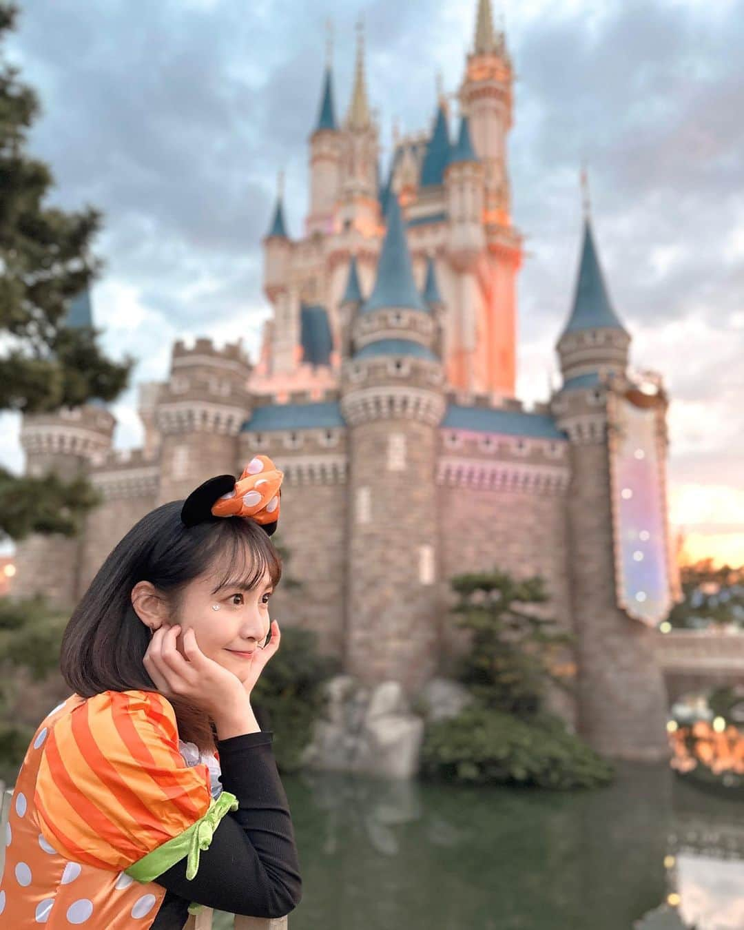 下垣真香さんのインスタグラム写真 - (下垣真香Instagram)「𓂃 パンプキンミニー🎃🧡 ⁡ ⁡ @chapon_930 @tokyodisneyresort_official  #ディズニー #ディズニーランド #東京ディズニーリゾート #ハロウィン #Dハロ #ミニー #パンプキン #仮装 #親友 #disney #disneyland #tokyodisneyresort #halloween #disneyhalloween #minnie #pumpkin #bestfriend」10月31日 23時19分 - madoka_shimogaki