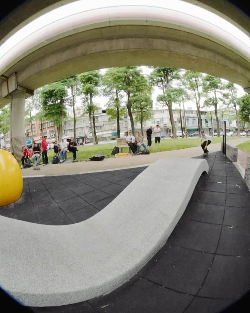 山下京之助のインスタグラム：「@_kyonosuke_ 🌊  We brought a squad out to Taipei and are working on Pocket Vol. 10 - stay tuned 👀  📹 @bennet_ra  📷 @burnydiego」