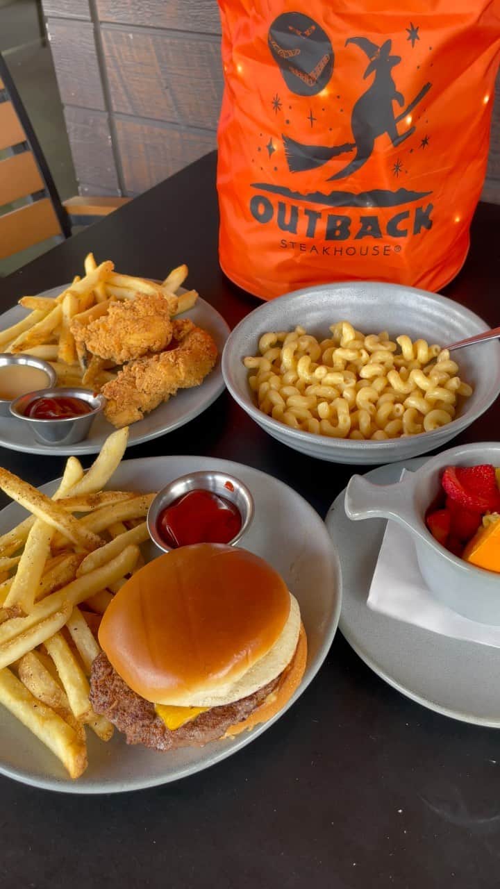 Outback Steakhouseのインスタグラム：「#happyhalloween🎃  Here’s your treat: Get a FREE kids meal when you purchase an adult entree today, Oct 31. Mention to your server when you dine in or use code SPOOKYFREE when you order online.   *Restrictions apply. Available at participating locations.」