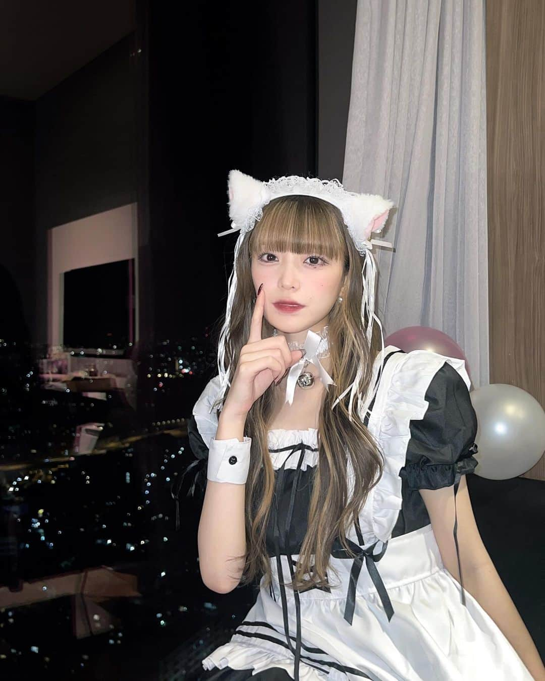 斉藤花耶のインスタグラム：「. 🤍🖤Happy Halloween🕷️🕯️🎃 メイド猫になりました🐈‍⬛」