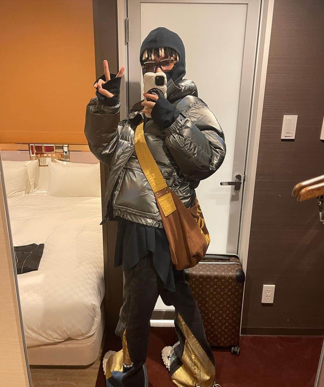 韻マンのインスタグラム：「🧟‍♂️🧡」
