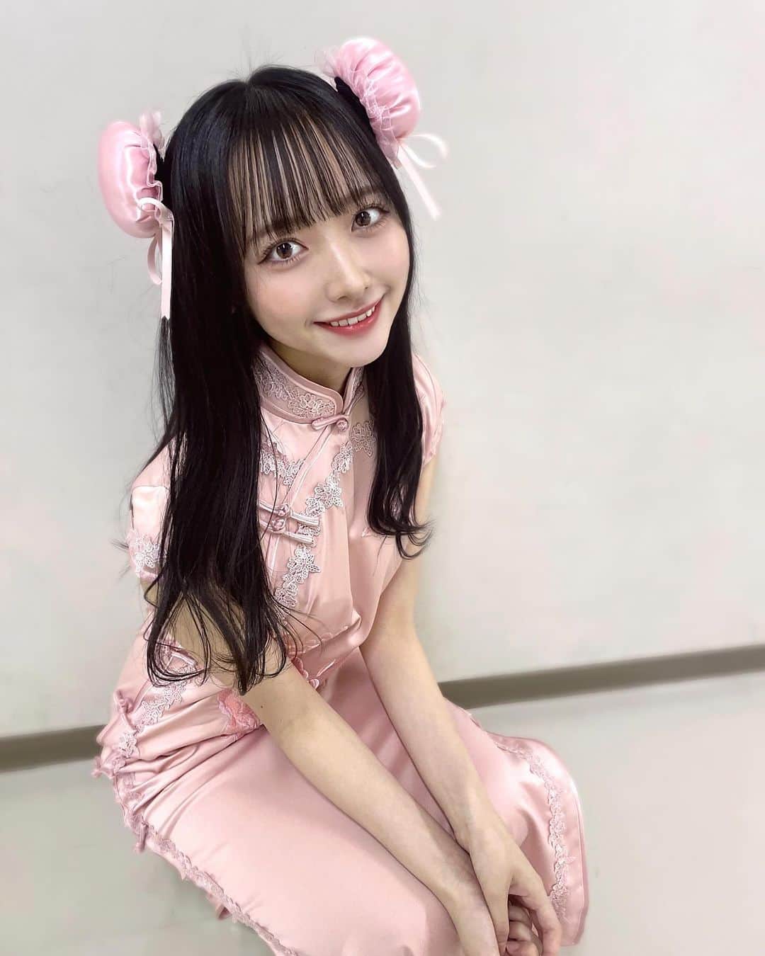 石田千穂のインスタグラム：「． Happy Halloween! 今年の生写真衣装はピンクチャイナ服でした」