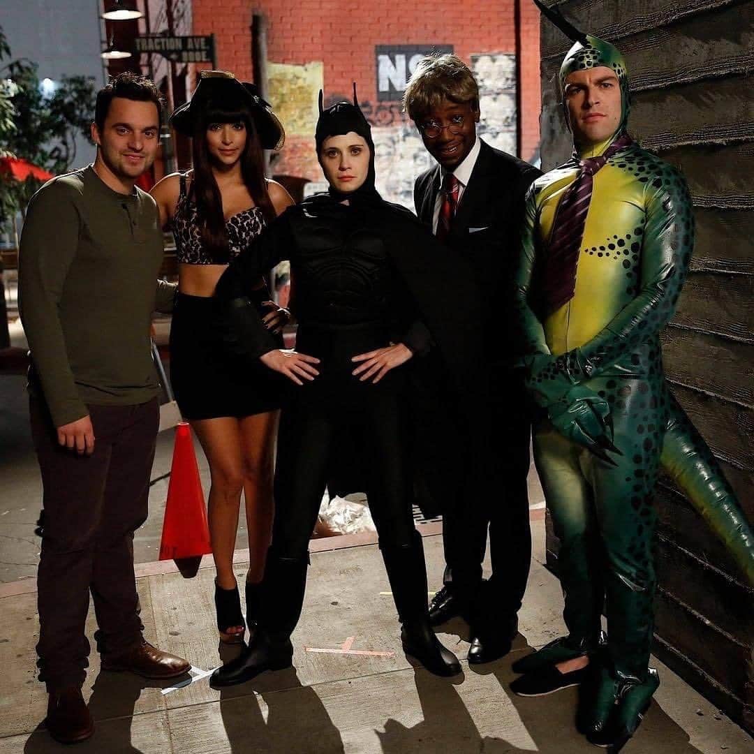 ハンナ・シモンのインスタグラム：「Happy Spookyween. Show up and picket with @sagaftra and get tacos!! Let’s go! Swipe for all the info 👻」