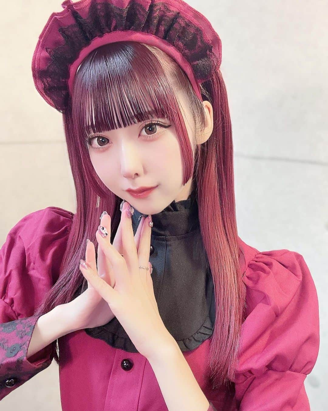 のインスタグラム：「赤が似合う、❔❤️‍🩹"」