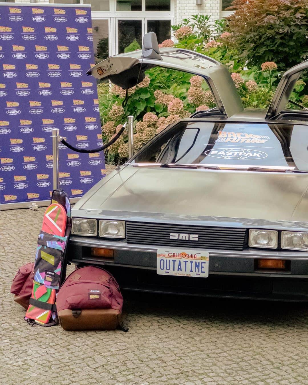 イーストパックのインスタグラム：「The iconic DeLorean, the 80s-style printed hoverboard and the Back to the Future x Eastpak collection were spotted in Berlin.  #builttoresist #backtothefuturexeastpak」