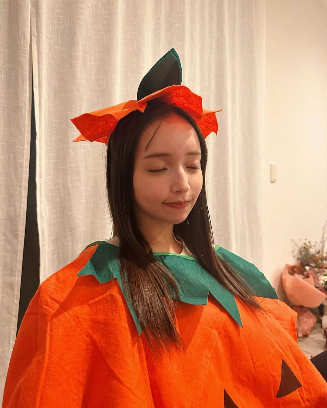 平尾優美花（ゆみちぃ）さんのインスタグラム写真 - (平尾優美花（ゆみちぃ）Instagram)「🎃Happy Halloween🎃  今年は母が福岡から来てくれているので、親友も呼んでみんなでワイワイパーティしました🍴 みんなで仮装して、ご飯とお菓子たべて、最近ハマってるお酒飲んで楽しかったなぁ👻🍷  ハロウィンごはんのメニューは、 ・カレー ・かぼちゃのポタージュ ・餃子の皮ピザ ・ミイラウインナー ・ポテサラ  でした🍬 みんなはどんなハロウィンになりましたか？🥰  #ハロウィンごはん#halloweenfood」10月31日 23時38分 - hirao_yumika