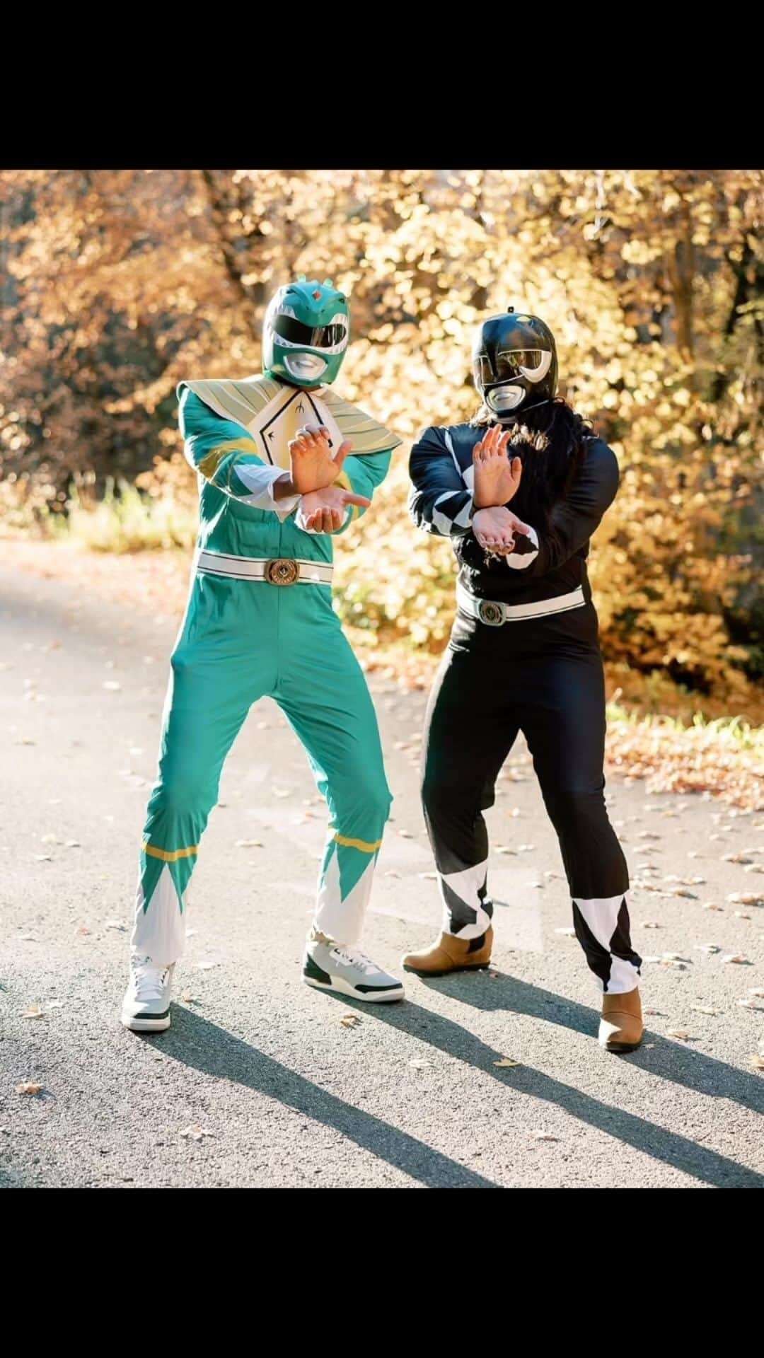 トニー・フィナウのインスタグラム：「It's Morphin Time ⚡⚪🟢🔴🟡🔵⚫⚡ Happy Halloween IG FAM!!💪🏾😆」