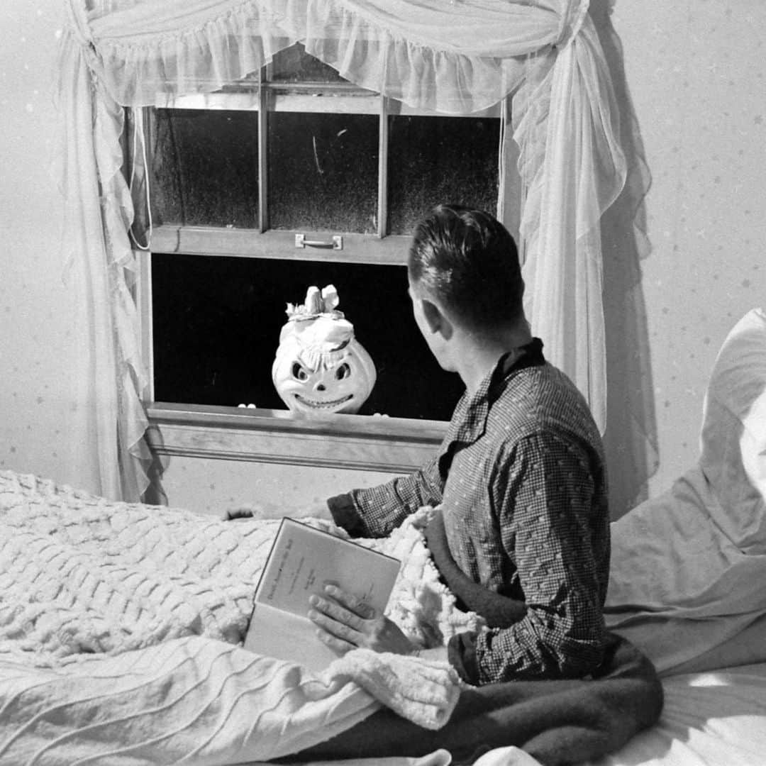 lifeさんのインスタグラム写真 - (lifeInstagram)「In 1941 LIFE staff photographer William C. Shrout joined a group of kids for their Halloween mischief and festivities.   His photographs show a night of activities not too different from our modern-day celebrations: pumpkin carving, games, bobbing for apples, and, of course, lots of treats!  See more by clicking the link in our bio!   (📷 William C. Shrout/LIFE Picture Collection)   #LIFEMagazine #LIFEArchive #LIFEPictureCollection #WilliamShrout #Halloween #October31 #Party #Pumpkins #Costumes #1940s」11月1日 0時15分 - life