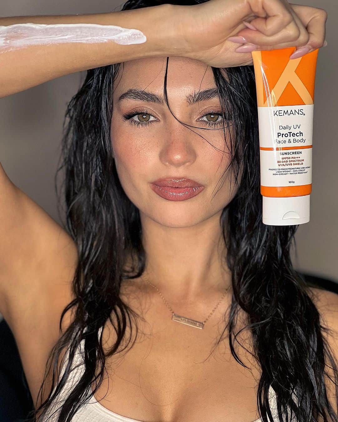 イリス・ミトゥネールのインスタグラム：「Ready for another El Salvador Adventure! ☀️🇸🇻  Miss Universe R'Bonney Gabriel is packing her @kemansofficial sunscreen to keep her skin protected and healthy. But the fun doesn't stop there… As the Official Sunscreen Partner of the Miss Universe, Kemans will be providing sunscreen to all of the 72nd MISS UNIVERSE Competition Delegates! Their expertly-formulated, world-class products provide the trustworthy and reliable protection that our delegates need to focus on the adventures that await. We have so many exciting activities planned for them, can you guess where they might be visiting? Let us know in the comments below   #Kemans #SunVenturesReady #AllVenturesReady #72ndMISSUNIVERSE」