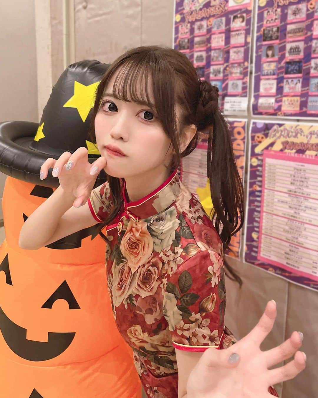 のインスタグラム：「Happy Halloween 🎃❕  滑り込みぎりぎりセーフ、、！チャイナ服かわいくてコスプレの中でも好き〜〜🇨🇳🐼」