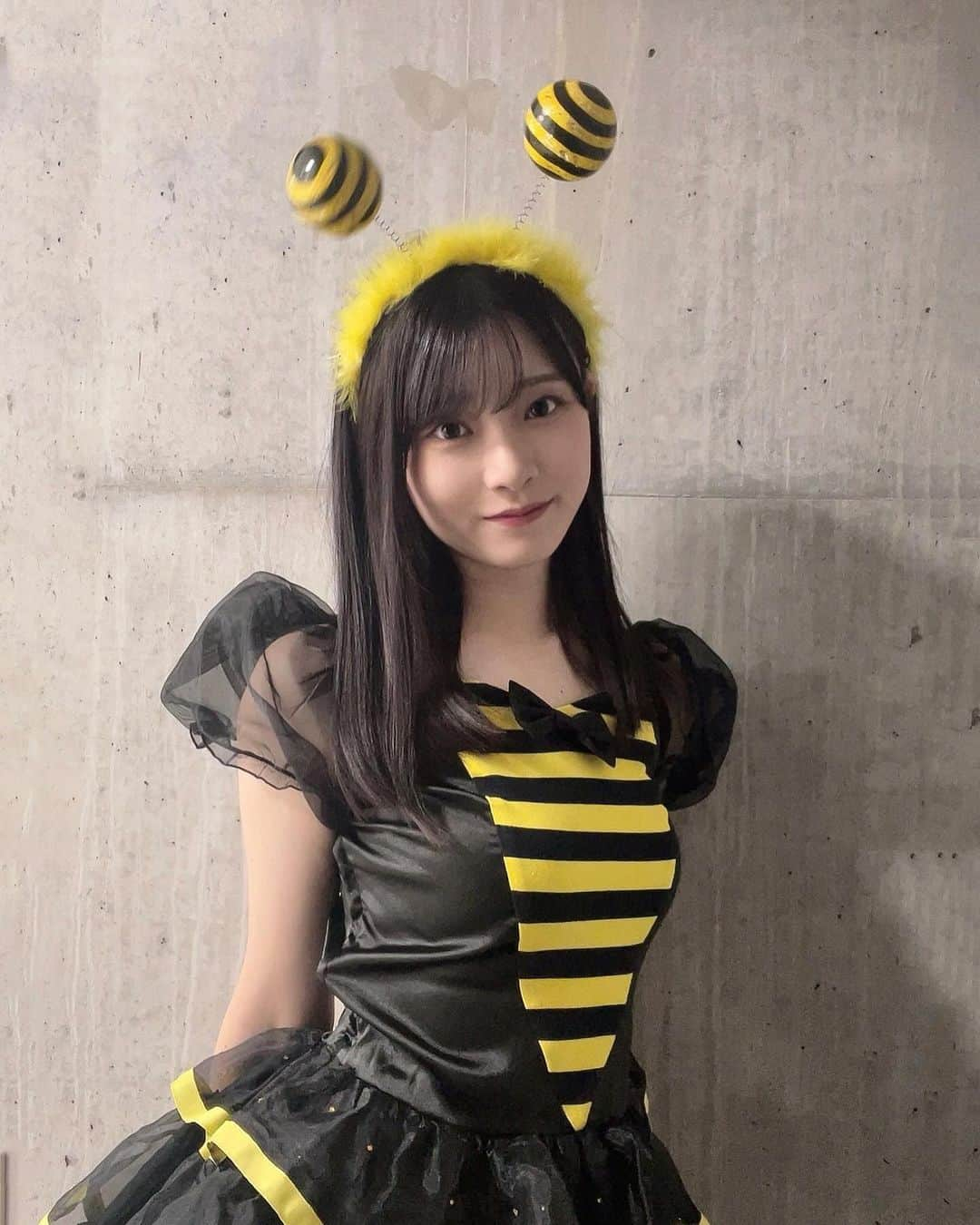 小越春花のインスタグラム：「🐝🎃🦇🕸 はっぴーはろうぃん！ アイドルじゃなかったら仮装なんてしなかった人生だと思うから感謝だ〜！ 公演ありがとうございました！ハロウィンナイトできて嬉しかった！何気に初めて！！  #NGT48#小越春花#ハロウィン#仮装#halloween」