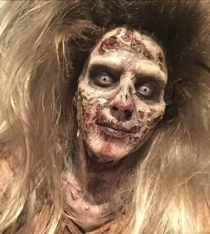 ジョディ・スウィーティンさんのインスタグラム写真 - (ジョディ・スウィーティンInstagram)「Throwback to when I was a zombie for Halloween a few years ago! 🧟‍♀️ What is everyone dressing up as this year? ↓」11月1日 0時05分 - jodiesweetin