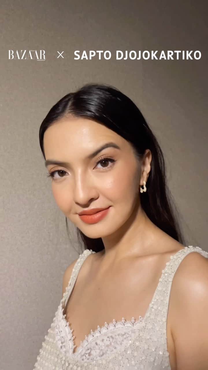 ラライン・シャーのインスタグラム：「Who says you can't combine various texture in one look? Tonight at @saptodjojokartiko 's show, @ralineshah showed you how. (Editor: @sadini @yudithnk @andrew__aris @rizaryaa )   #RalineShah #Saptodjojokartiko #BazaarLovesFashion #BazaarIndonesia #SAPTOJOSS24」