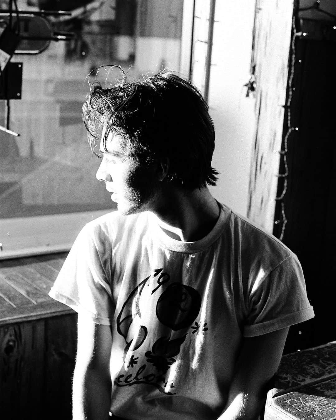 グレイソン・チャンスのインスタグラム：「i was so wildly [and blindly] confident when i was making portraits … that’s the beauty of being 20; you think you’re the shit, and no one can tell you otherwise. i’ve been seeing glimpses of that kid in the mirror lately. next year will be an important year for me 🤍」