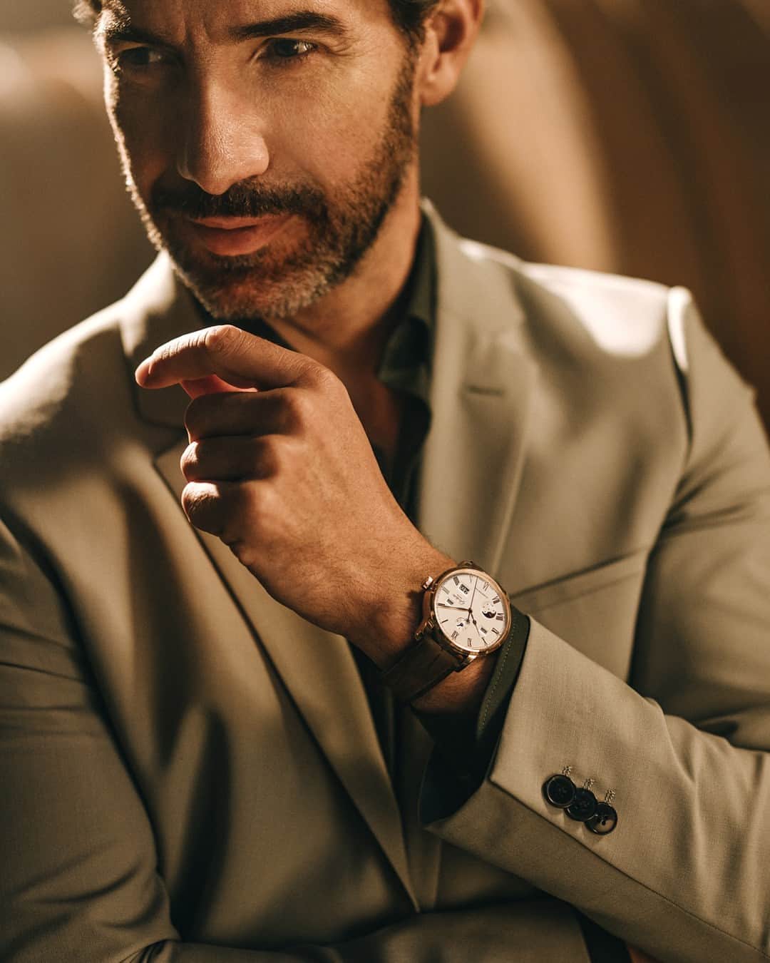 グラスヒュッテさんのインスタグラム写真 - (グラスヒュッテInstagram)「When tradition meets modernity, classics for eternity can be created – like our Senator Excellence Perpetual Calendar in red gold. It was developed to accompany you in your everyday life with elegance, precision and reliability. This exquisite timepiece transfers centuries of watchmaking art into the present and points the way to the future. Proud to be the Original.  #GlashütteOriginal #GlashuetteOriginal #PTBTO #NewRelease #Novelty #GONovelties2023 #Senator #SenatorExcellencePerpetualCalendar #PerpetualCalendar #HauteHorlogerie #LuxuryWatches #WatchesOfInstagram #WristWatch」11月1日 0時00分 - glashuetteoriginal