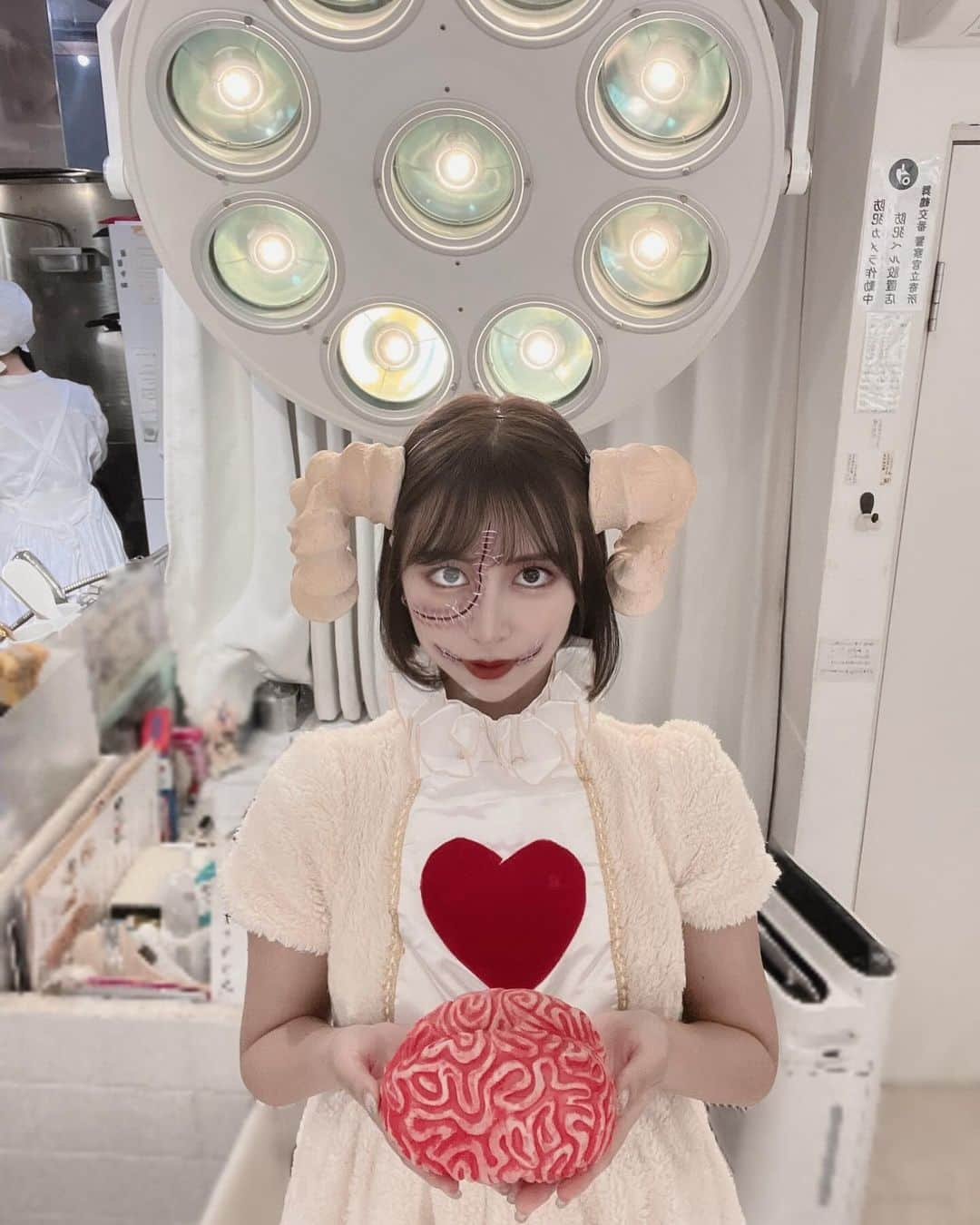 太田江莉奈さんのインスタグラム写真 - (太田江莉奈Instagram)「.  📍サナトリウム  ずっと行ってみたかったお店で ハロウィン女子会💉  可愛いとはかけ離れてしまった。  . .  #ハロウィンパーティー  #ナースコスプレ」11月1日 0時00分 - erina_o_