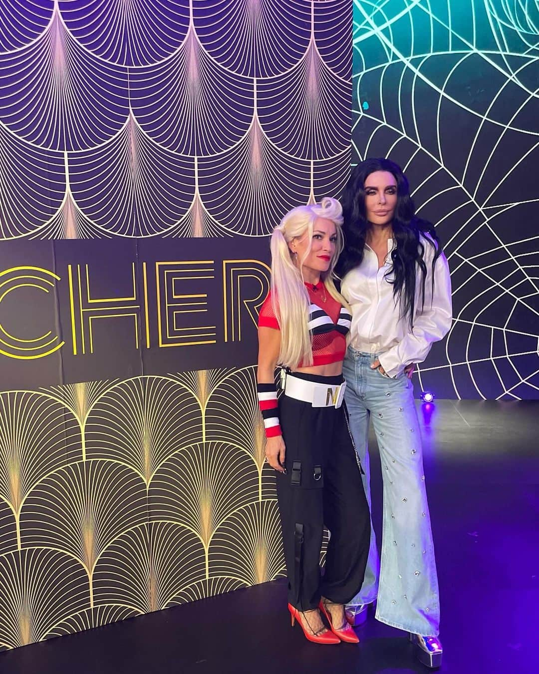 リサ・リナさんのインスタグラム写真 - (リサ・リナInstagram)「#happyhalloween  Christmas Album CHER. 🎄🎅🏻 @accesshollywood  #halloween 🎃 👻」11月1日 0時01分 - lisarinna