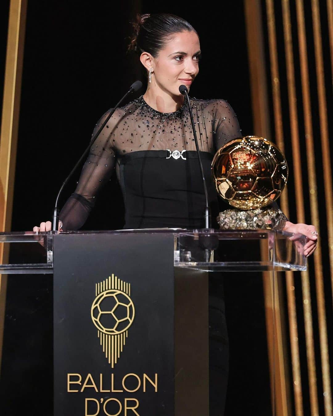 ドナテラ・ヴェルサーチさんのインスタグラム写真 - (ドナテラ・ヴェルサーチInstagram)「@aitana.bonmati, congratulations on winning the 2023 Ballon d’Or!  Honoured that you chose Versace for this special moment. You are a champion of female power 🤍⚽️」11月1日 0時03分 - donatella_versace