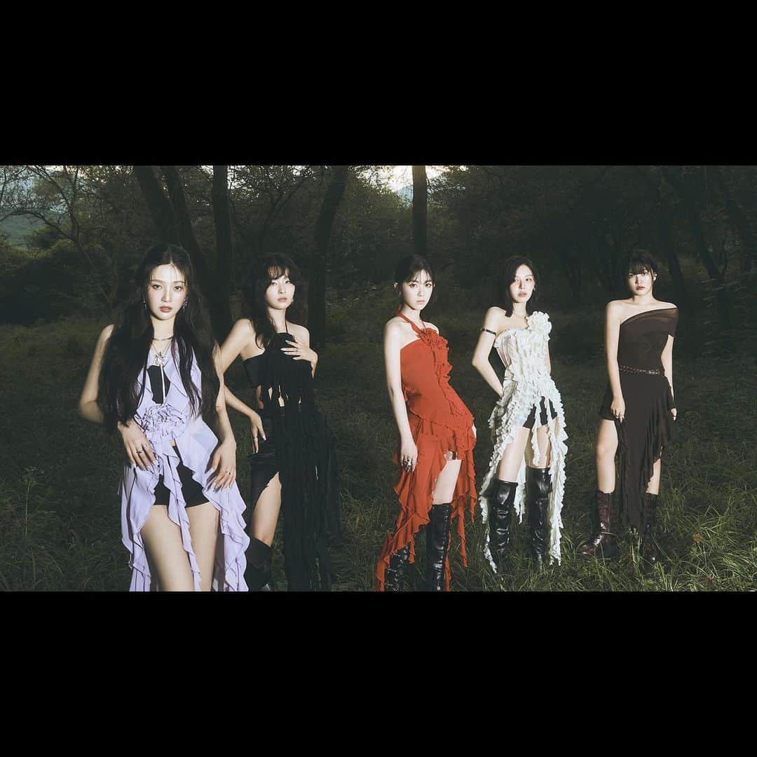SMエンターテインメントのインスタグラム：「Red Velvet The 3rd Album 'Chill Kill'  ➫ 2023.11.13 6PM KST  #RedVelvet #레드벨벳  #Chill_Kill #칠킬 #RedVelvet_Chill_Kill  @redvelvet.smtown   💿Pre-order https://redvelvet.lnk.to/chill_kill」