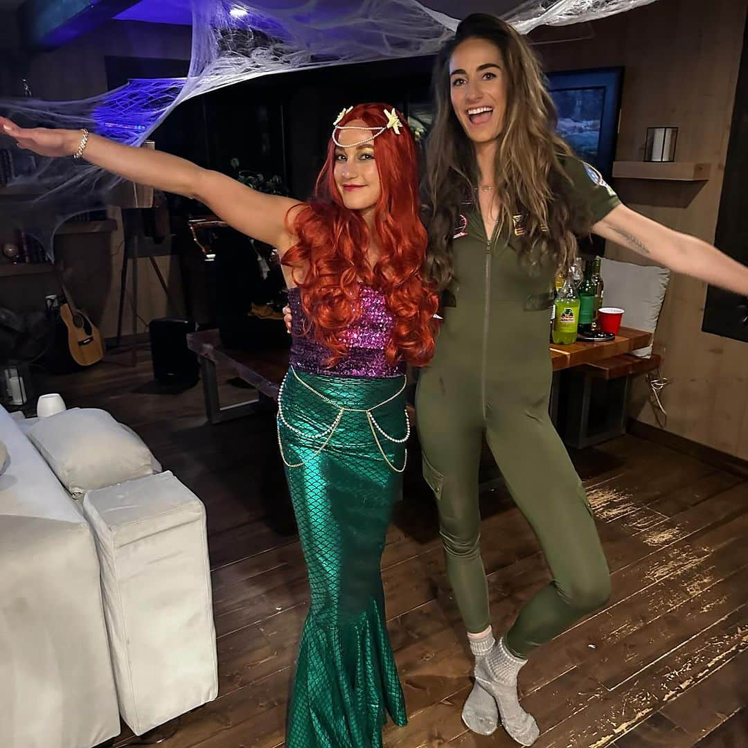 サッシャ・ディギーリアンさんのインスタグラム写真 - (サッシャ・ディギーリアンInstagram)「The seaweed is always greener in somebody else's lake. 🧜🏻‍♀️  - #happyhalloween #littlemermaid」11月1日 0時03分 - sashadigiulian