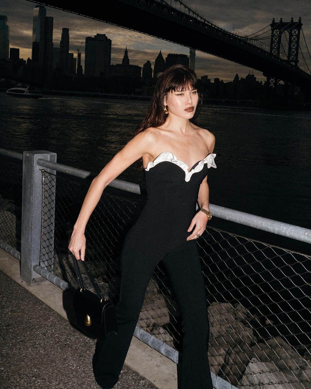 ナタリー・スアレスのインスタグラム：「Prepping for Singapore, Malaysia, and Vietnam for an exciting project!」
