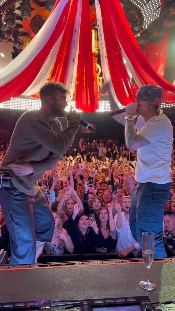 The Chainsmokersのインスタグラム：「wowwww i never thought i’d serenade @teddysphotos on stage during closer but i guess dreams do come true @xslasvegas」