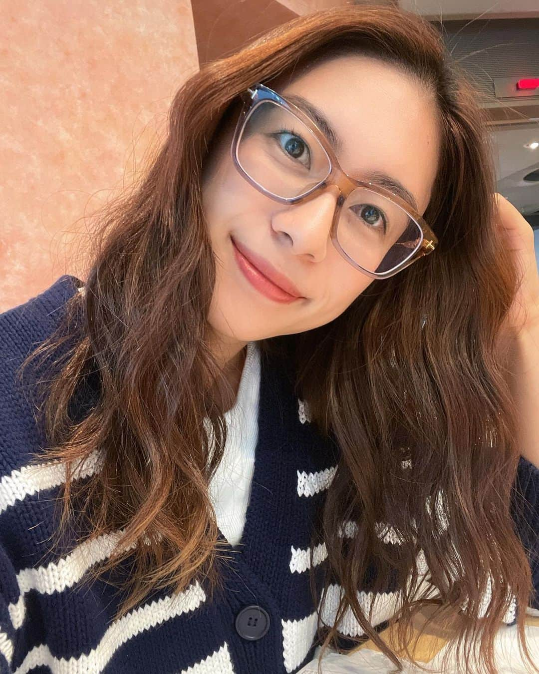 森川真帆さんのインスタグラム写真 - (森川真帆Instagram)「New Glasses @tomford 👓✨  #斜視手術 から二週間。 まだコンタクトはできないのでメガネ生活。 少しでも気分高めるために購入！ 自己投資してモチベーション上げてくのも大事ね❤︎  #斜視 #内斜視 #間欠性内斜視 #斜視弱視 #strabismus #フリーアナウンサー #森川真帆」11月1日 0時20分 - maho_morikawa