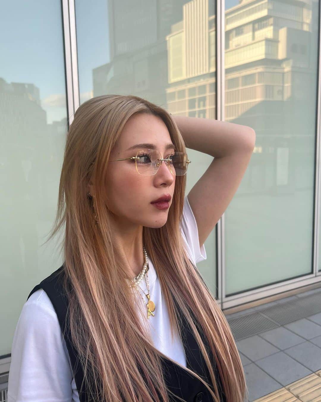 AOIのインスタグラム：「glasses @9five_japan  . . . . 最近夜するパックを剥がせるパックに変えてみた🥺🖤 肌のハリとかクマ改善にピッタリ👌  https://bit.ly/3ry675E ここからチェック🔍✨     #メトリーゼン #コラーゲン #韓国 #韓国化粧品 #ダークサークル改善 #コラーゲンパック #ボリュームパック #フィルオブパック #肌のツヤ#肌の弾力改善#ビューティー#化粧品 #エステ #メガネ#眼鏡 #サングラス #셀카セルカ #メイク #셀카 #셀카그램 #셀카스타그램 #셀카놀이 #셀카📷 #셀피 #셀피그램 #셀피꾼 #셀피스타그램 #selfie #selca #pr」