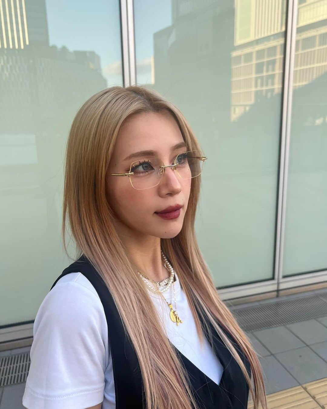 AOIさんのインスタグラム写真 - (AOIInstagram)「glasses @9five_japan  . . . . 最近夜するパックを剥がせるパックに変えてみた🥺🖤 肌のハリとかクマ改善にピッタリ👌  https://bit.ly/3ry675E ここからチェック🔍✨     #メトリーゼン #コラーゲン #韓国 #韓国化粧品 #ダークサークル改善 #コラーゲンパック #ボリュームパック #フィルオブパック #肌のツヤ#肌の弾力改善#ビューティー#化粧品 #エステ #メガネ#眼鏡 #サングラス #셀카セルカ #メイク #셀카 #셀카그램 #셀카스타그램 #셀카놀이 #셀카📷 #셀피 #셀피그램 #셀피꾼 #셀피스타그램 #selfie #selca #pr」11月1日 0時28分 - 0514page