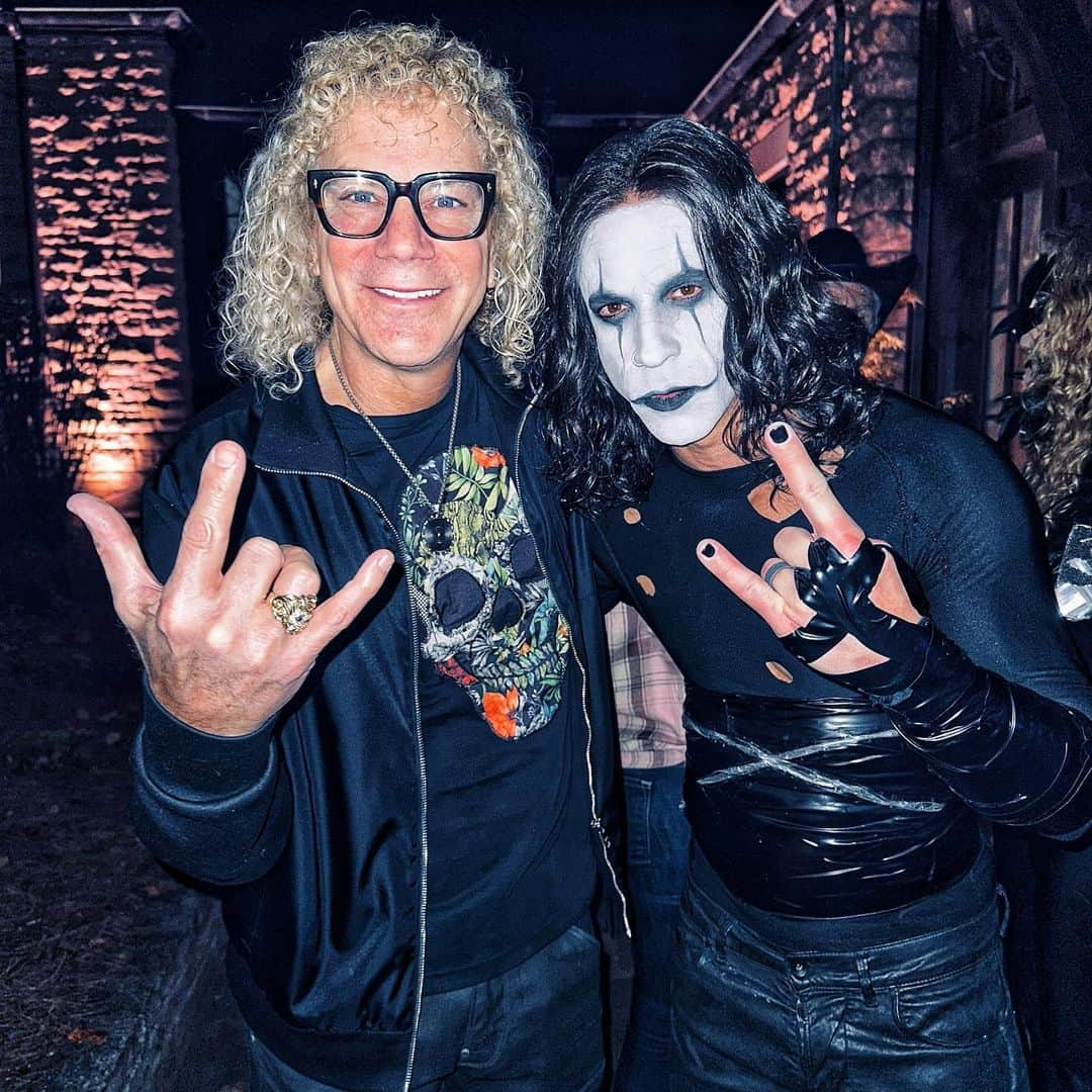 クリス・ドートリーさんのインスタグラム写真 - (クリス・ドートリーInstagram)「Happy Halloween!!!!!! #happyhalloween #halloween #thecrow #ericdraven 1st shot 📸 @deanna.daughtry Last shot is @brandonlee from the film」11月1日 0時29分 - chrisdaughtry