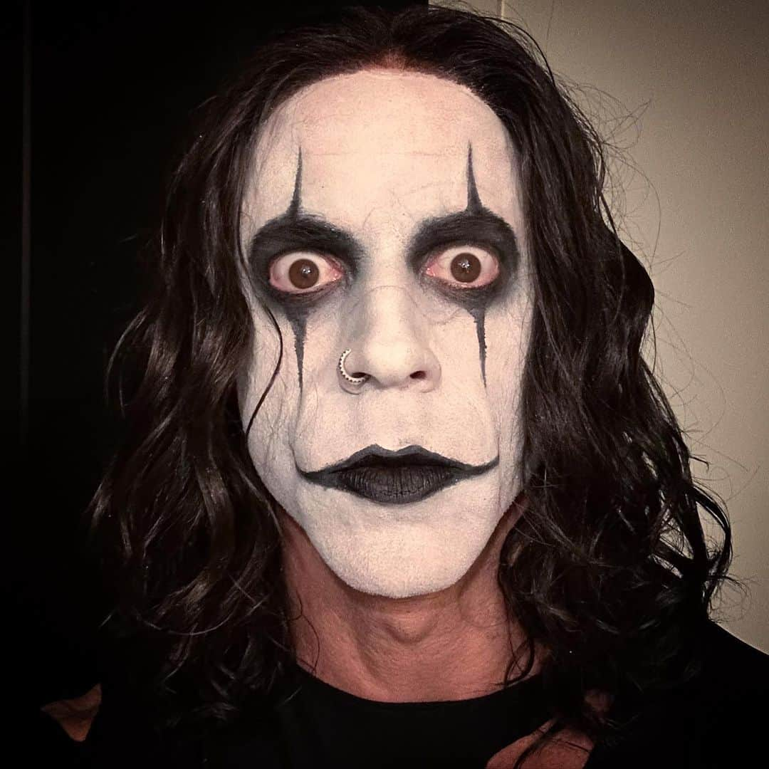 クリス・ドートリーさんのインスタグラム写真 - (クリス・ドートリーInstagram)「Happy Halloween!!!!!! #happyhalloween #halloween #thecrow #ericdraven 1st shot 📸 @deanna.daughtry Last shot is @brandonlee from the film」11月1日 0時29分 - chrisdaughtry