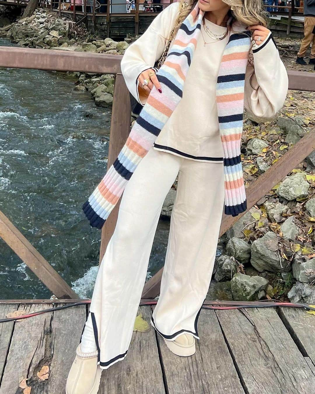 Macy'sさんのインスタグラム写真 - (Macy'sInstagram)「When you’re the trick or treat chaperone, make your #Halloween style #cozy chic like @sanaashrafmomin. #MacysStyleCrew」11月1日 0時38分 - macys